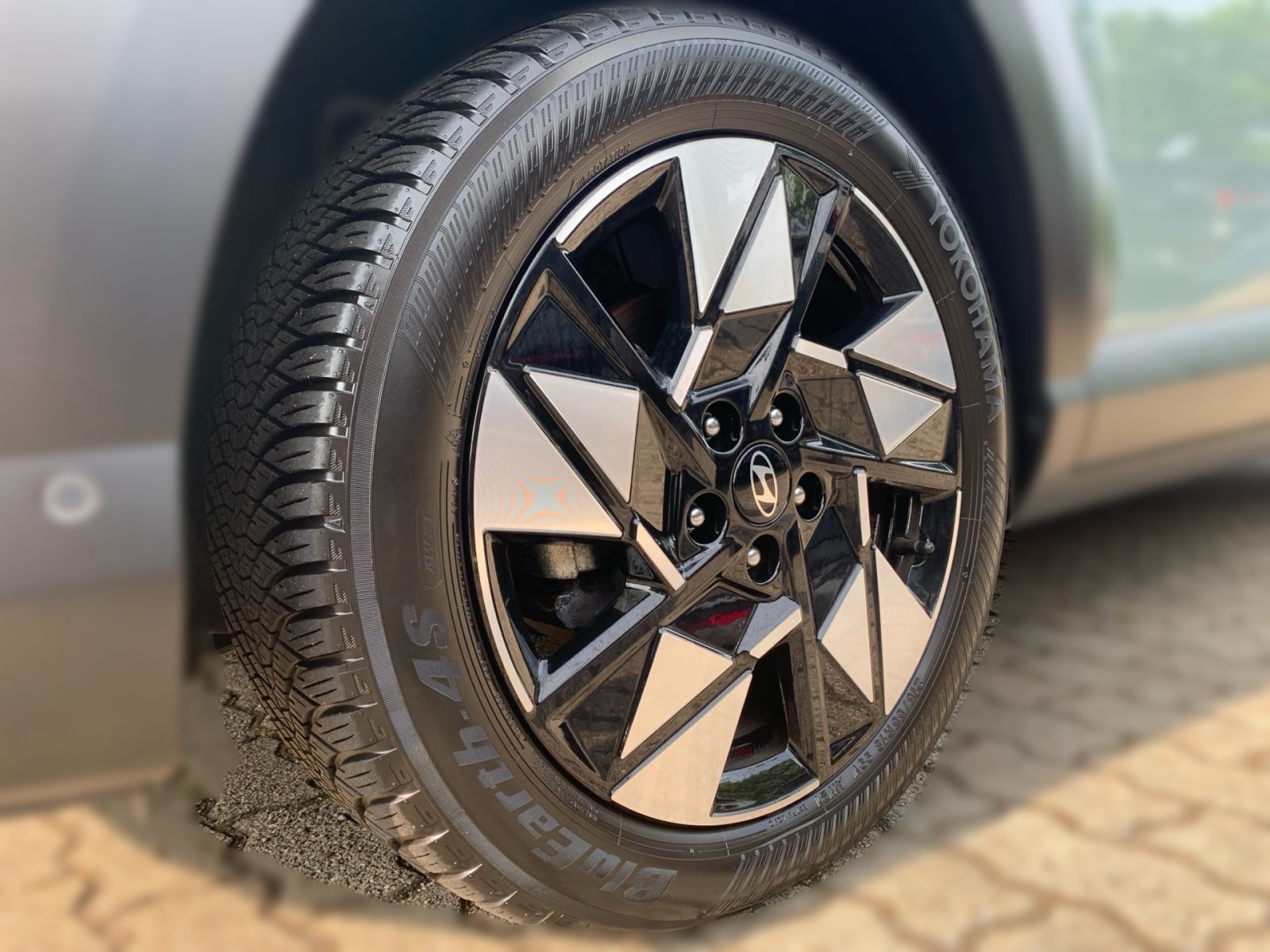 Fahrzeugabbildung Hyundai KONA 1.6 T-GDI 7-DCT Prime el.SD Leder