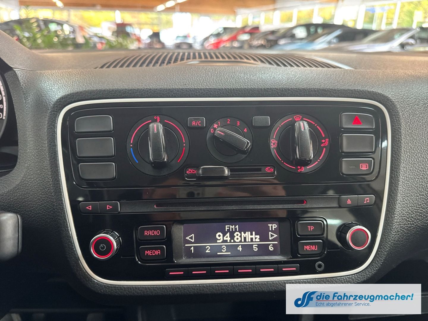 Fahrzeugabbildung Volkswagen up! take GA teilb.Rücksb AUX MP3 CD Tagfahrlicht