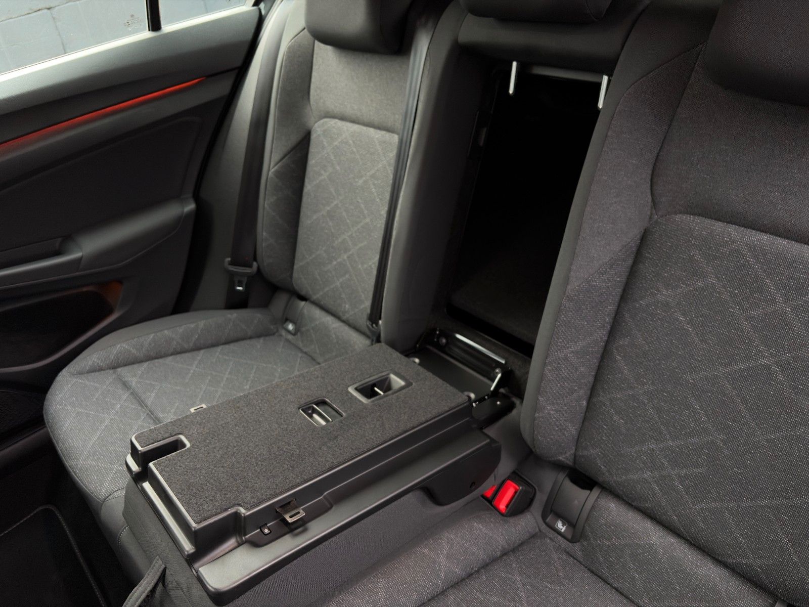 Fahrzeugabbildung Volkswagen Golf 1.5 TSI Life ACC LKAS PDC SHZ 3Z-Klima LED