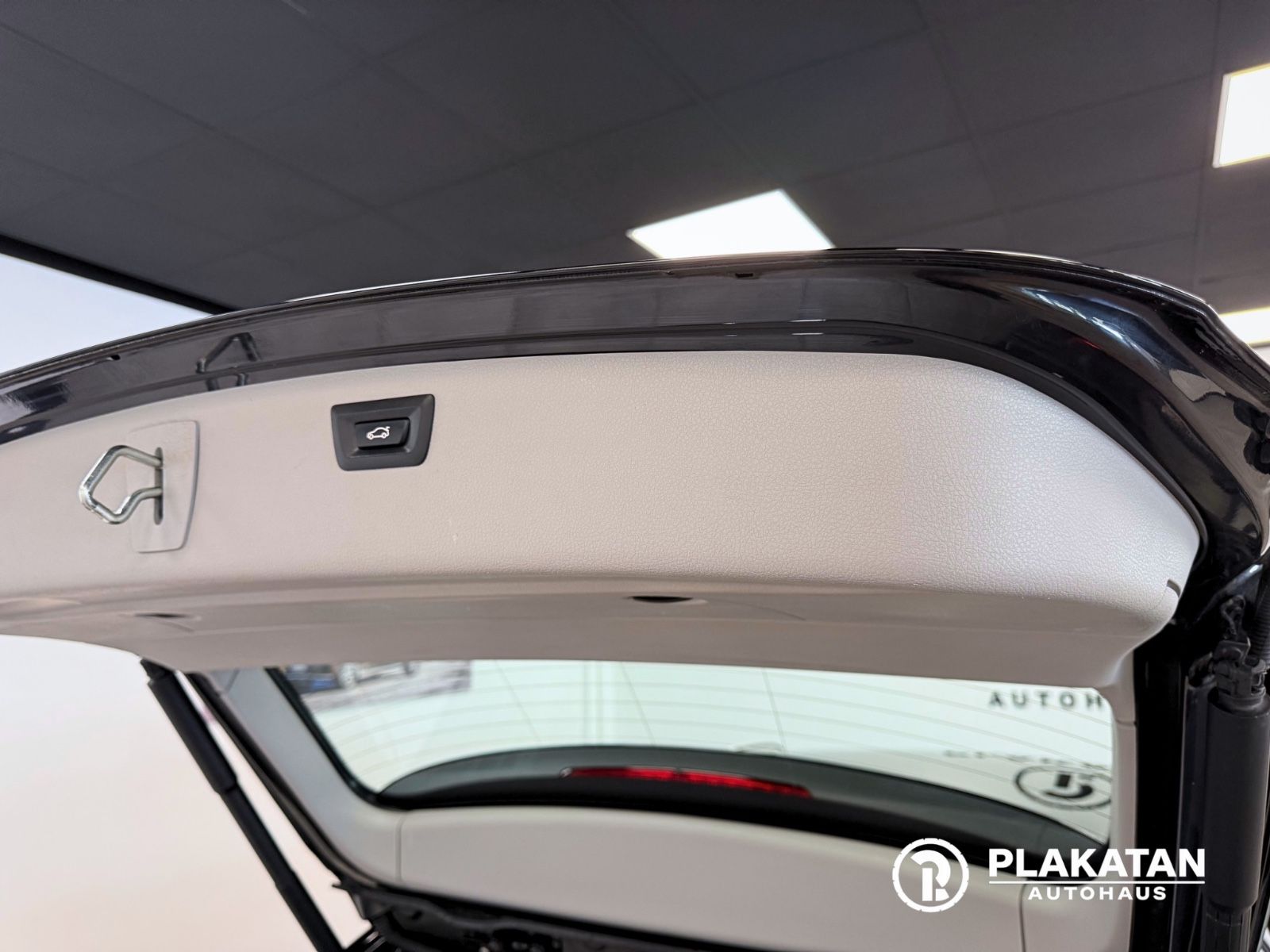 Fahrzeugabbildung BMW 318d Touring Leder Navi Bi-Xenon