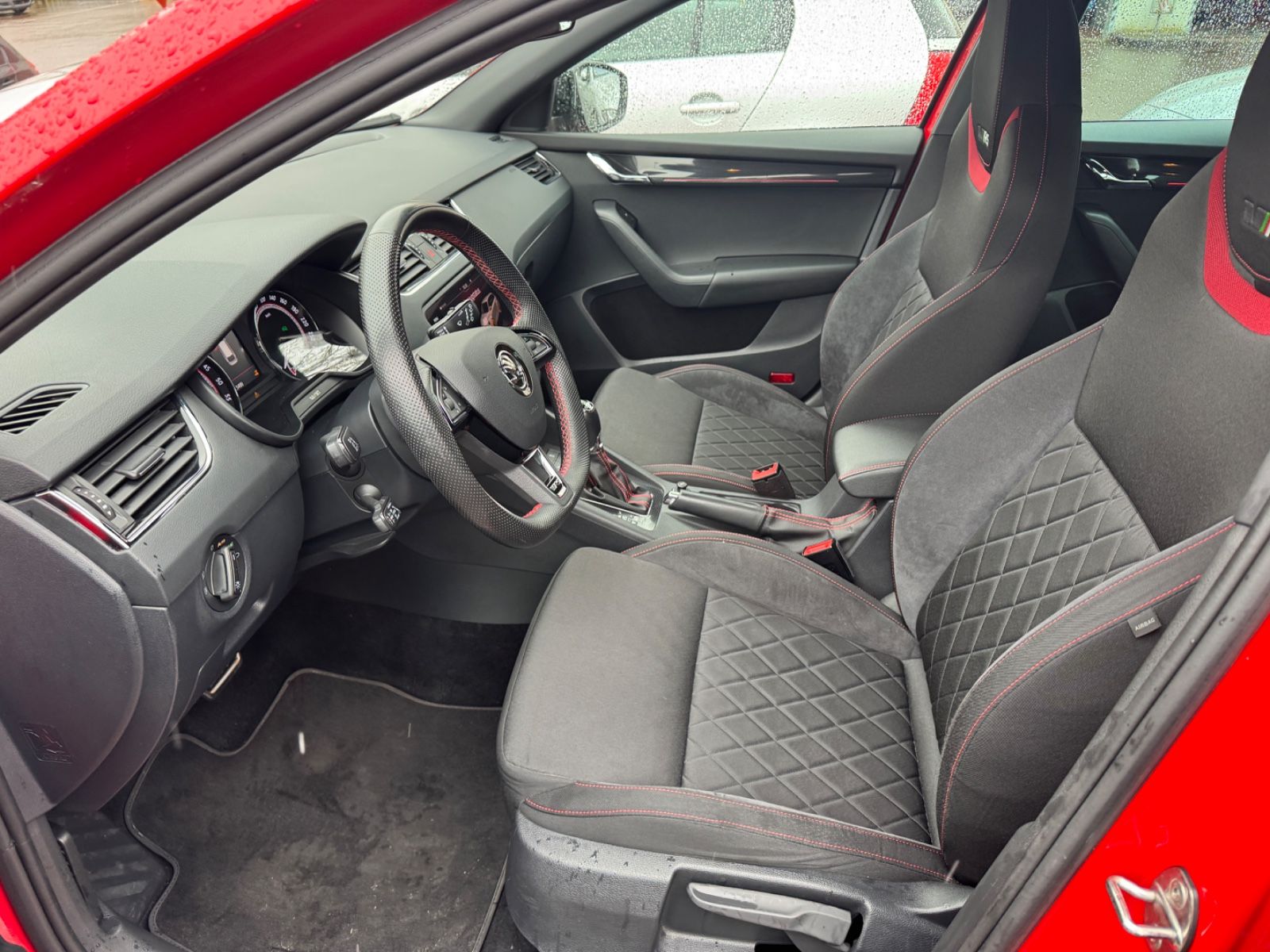 Fahrzeugabbildung SKODA Octavia Combi RS 4x4 LED+Navi+ACC+Standheizung