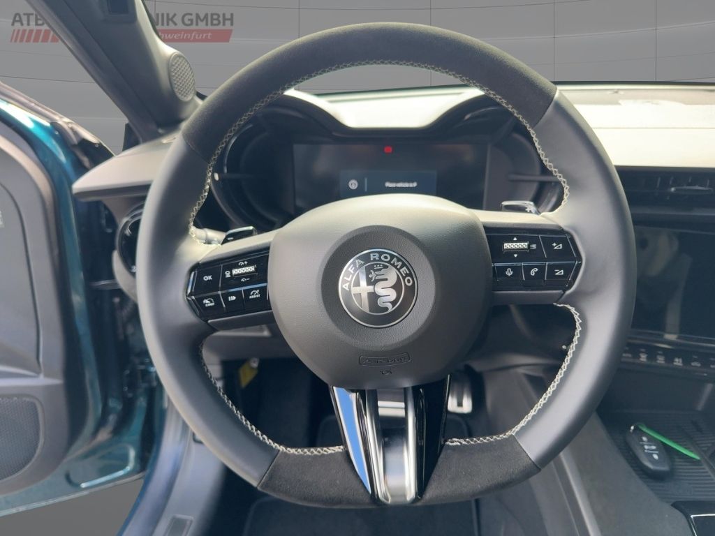 Fahrzeugabbildung Alfa Romeo Junior Ibrida Sport Speciale MATRIX WINTER NAVI