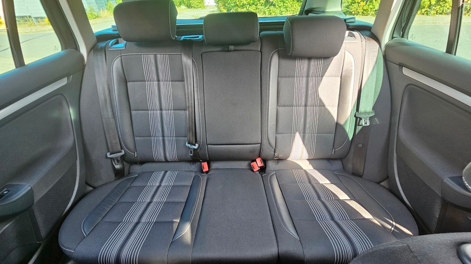 Volkswagen Golf 2012 — engine 1.598 cm³, 105 HP (77kW)