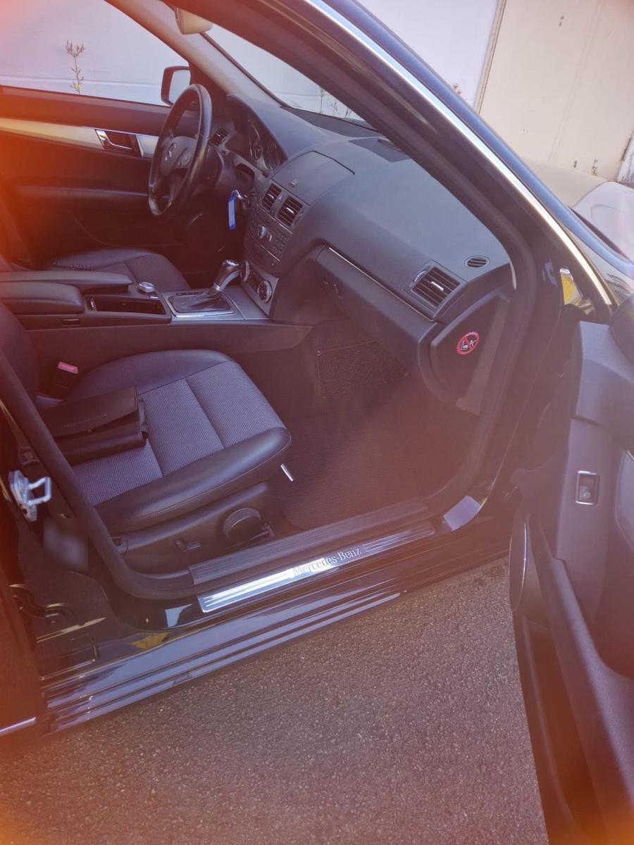Mercedes-Benz C180 2010 — photo 10