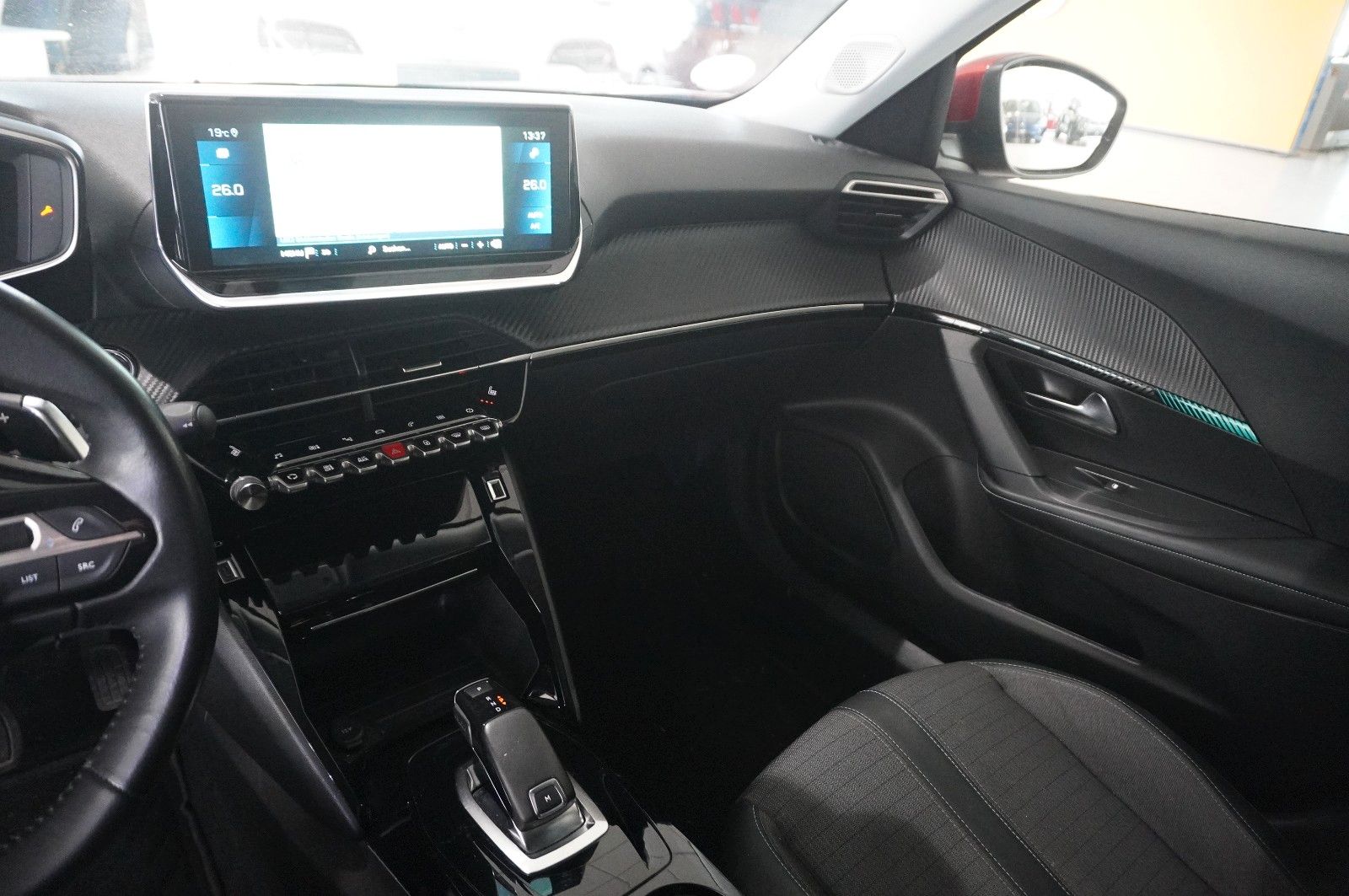 Fahrzeugabbildung Peugeot 2008 1.2T ALLURE PACK NAVI/LED/KAMERA/VIRT/3D