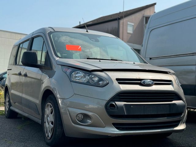 Ford Grand Tourneo Connect MOTOR DREHT Brandschaden