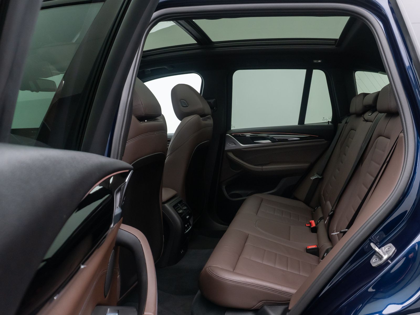 Fahrzeugabbildung BMW X3 xD30e Panorama HUD DAB Sport AHK 360&deg; Komfort