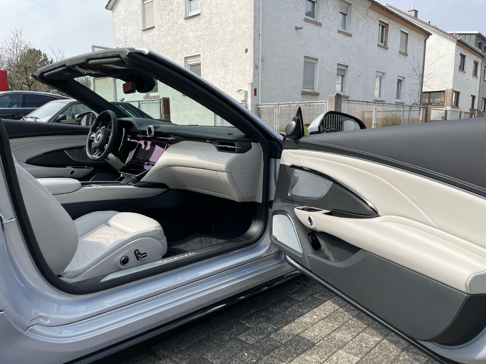 Fahrzeugabbildung Maserati GranCabrio Trofeo |SportDesign|Sonus|HeadUp|Lift