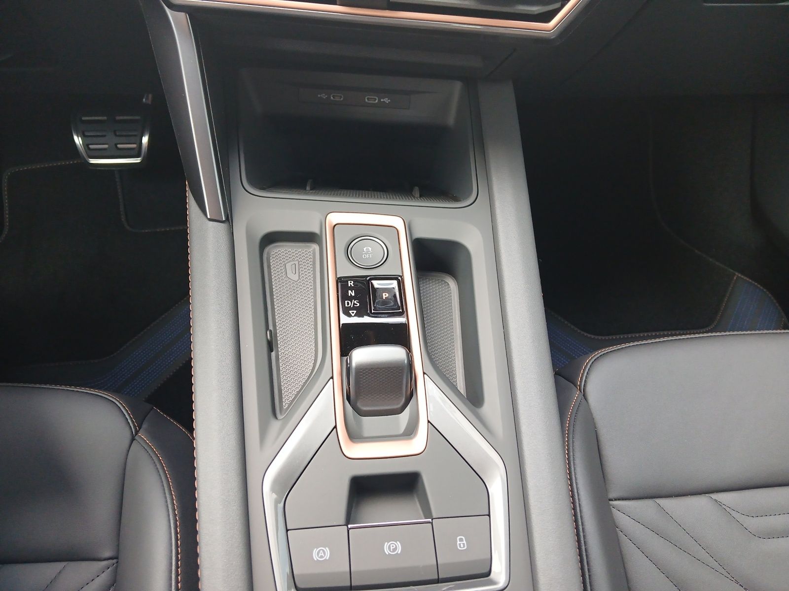 Fahrzeugabbildung CUPRA Leon Sportstourer VZ 2.0 TSI 4Drive AHK Matrix S
