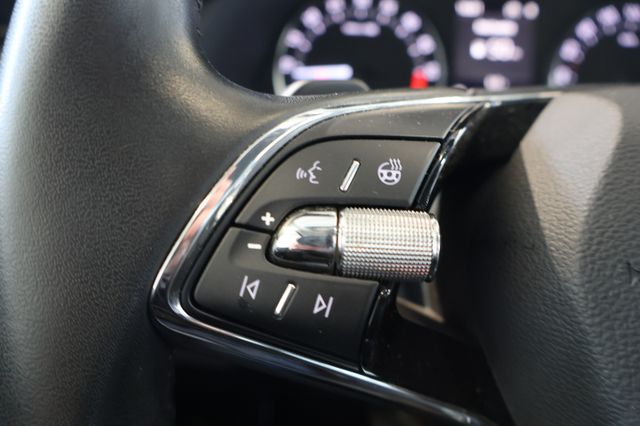 Skoda Octavia 2.0 TDI Clever CARPLAY+KAM+STDHZG+AHK