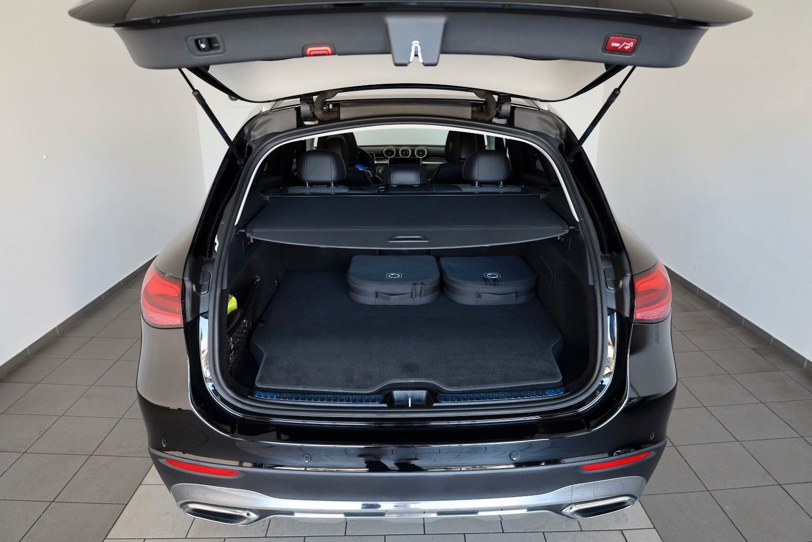 Fahrzeugabbildung Mercedes-Benz GLC 300e 4M Avantgarde T.Leder,Navi,LED,SH,Park