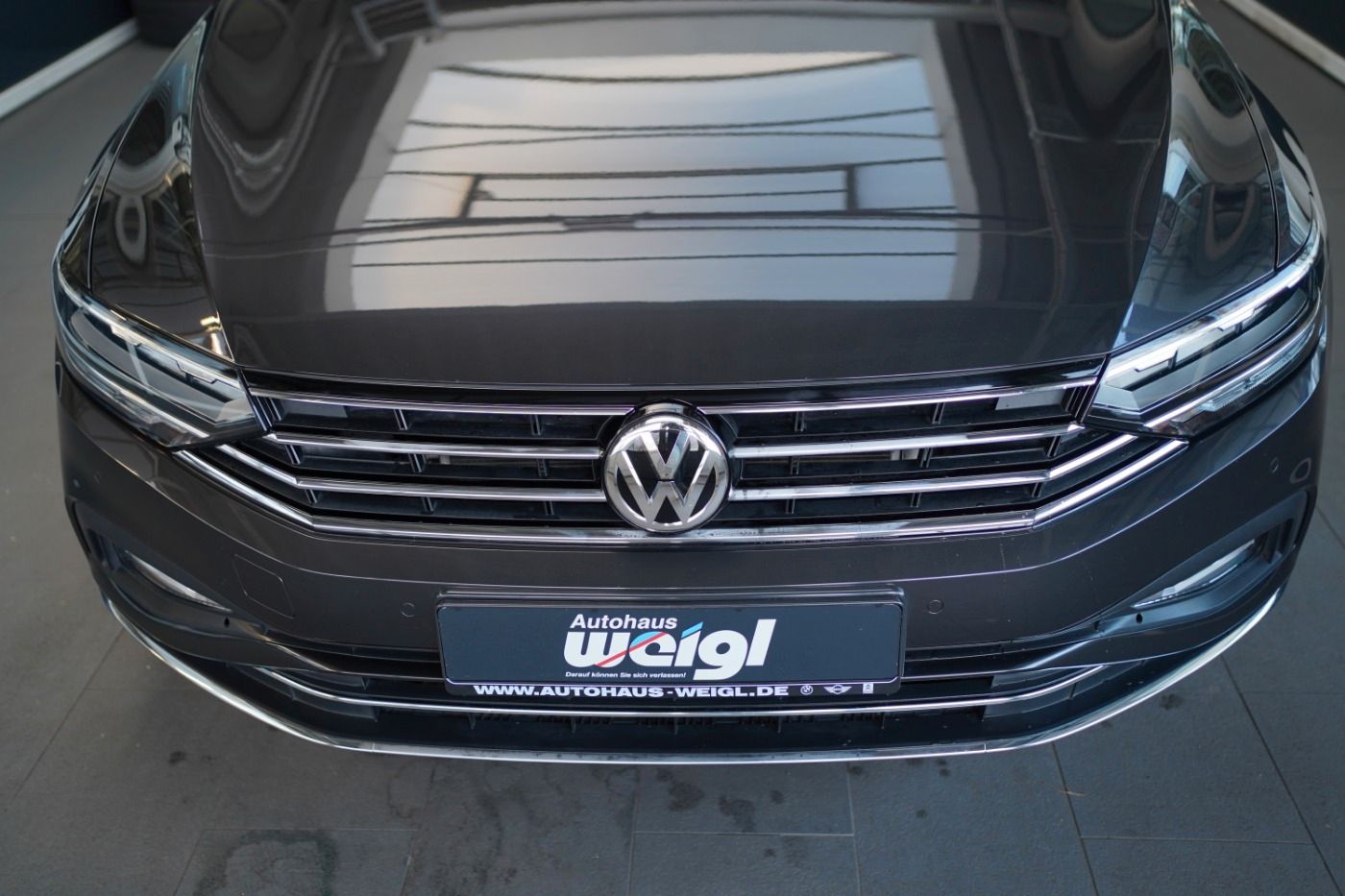 Fahrzeugabbildung Volkswagen Passat 2.0 TSI DSG Elegance ACC+AUT+Alcant.+LED