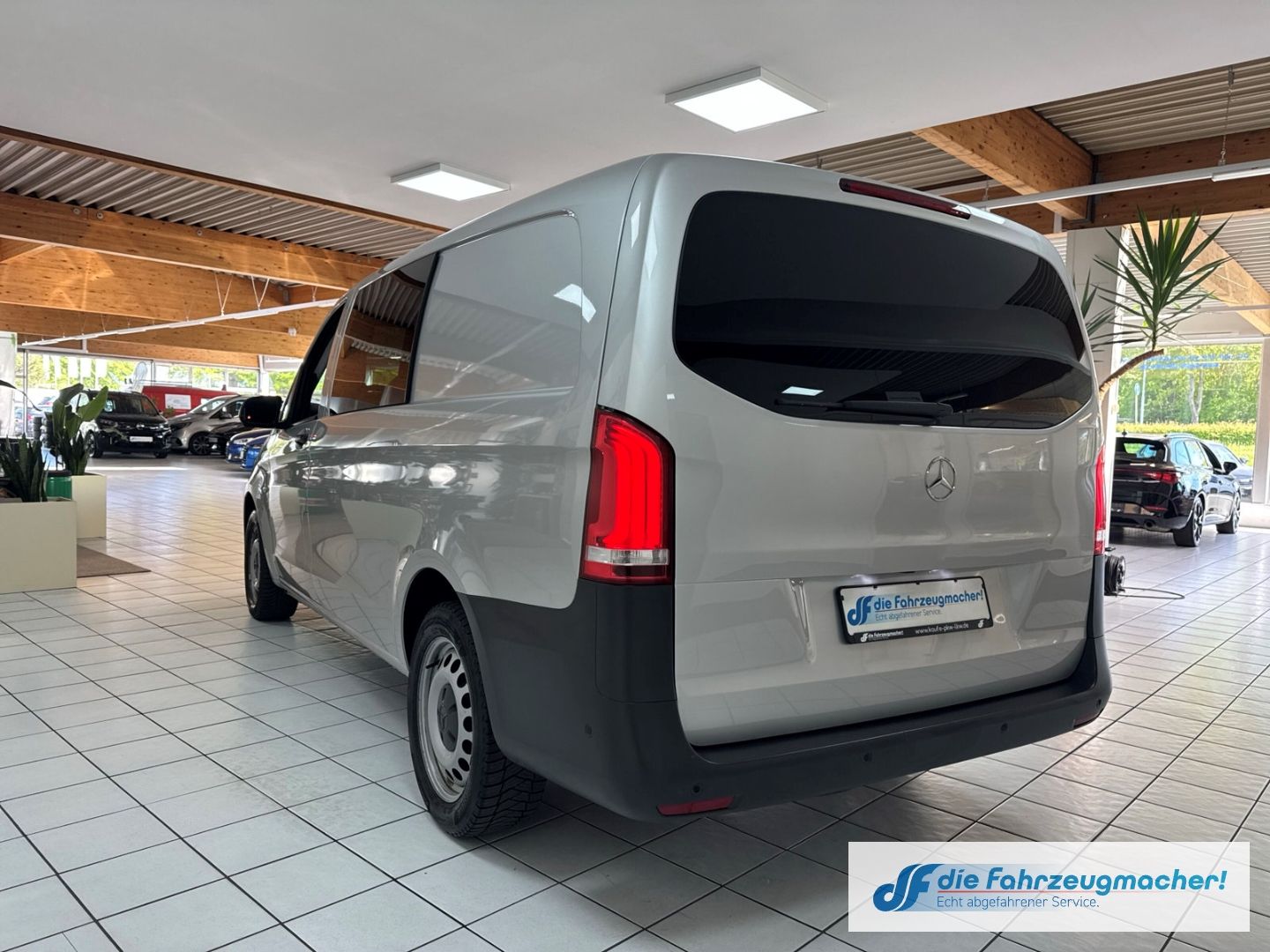 Fahrzeugabbildung Mercedes-Benz Vito Mixto 119CDI 4x4 lang Navi Digitales Cockpi