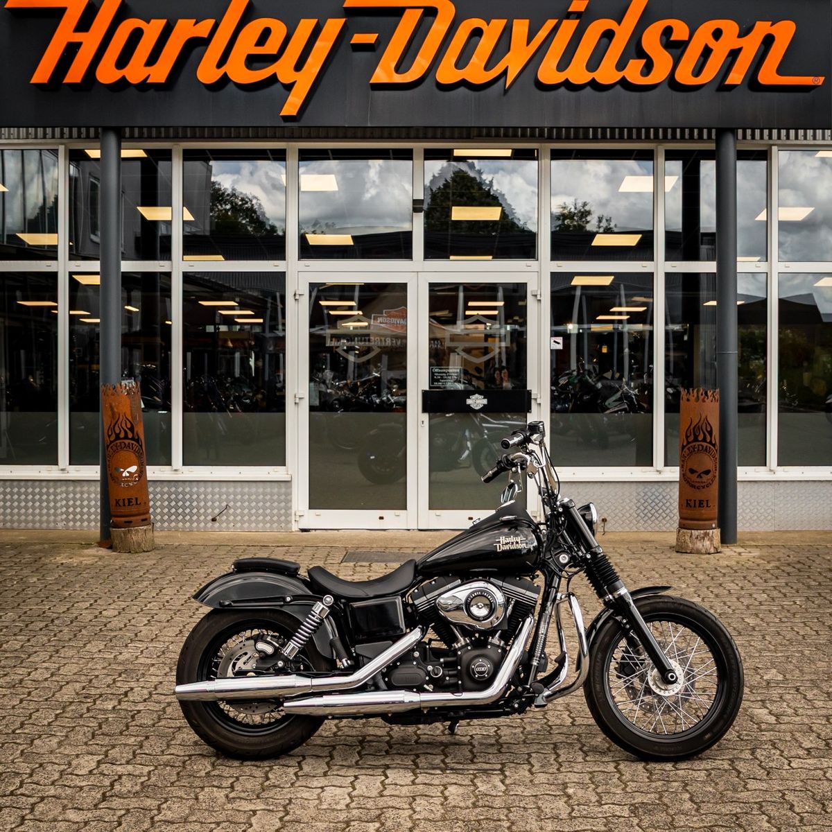 Fahrzeugabbildung Harley-Davidson DYNA STREET BOB FXDB 103 - Vorverlegte Fußrasten