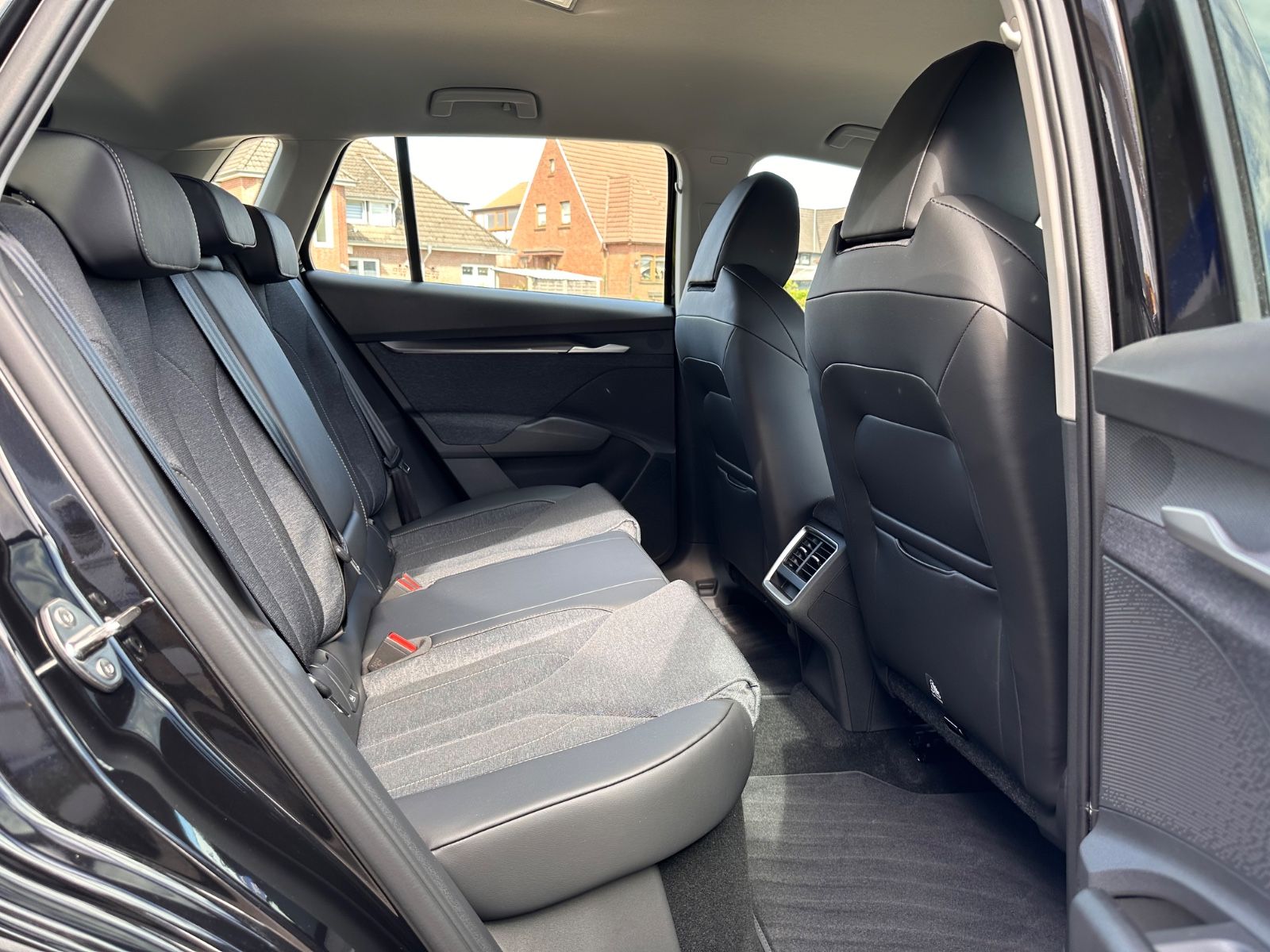 Fahrzeugabbildung SKODA Elroq 60 Loft AHK/ACC/Navi/LED/RFK/PDC/APP