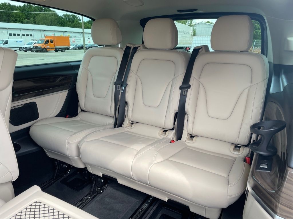 Fahrzeugabbildung Mercedes-Benz V 300 d Avantgarde extralang 4x4 Mittelkonsole,