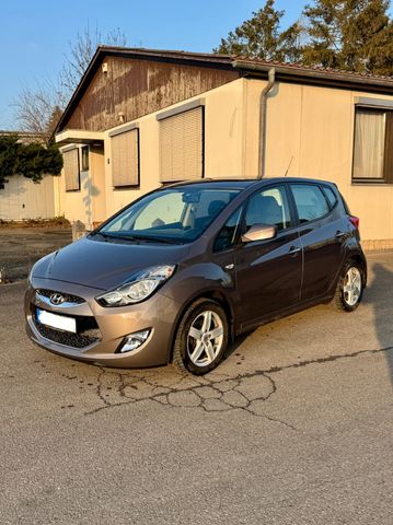 Hyundai ix20 Comfort 8Fach bereift / AHK / sehr gepflegt