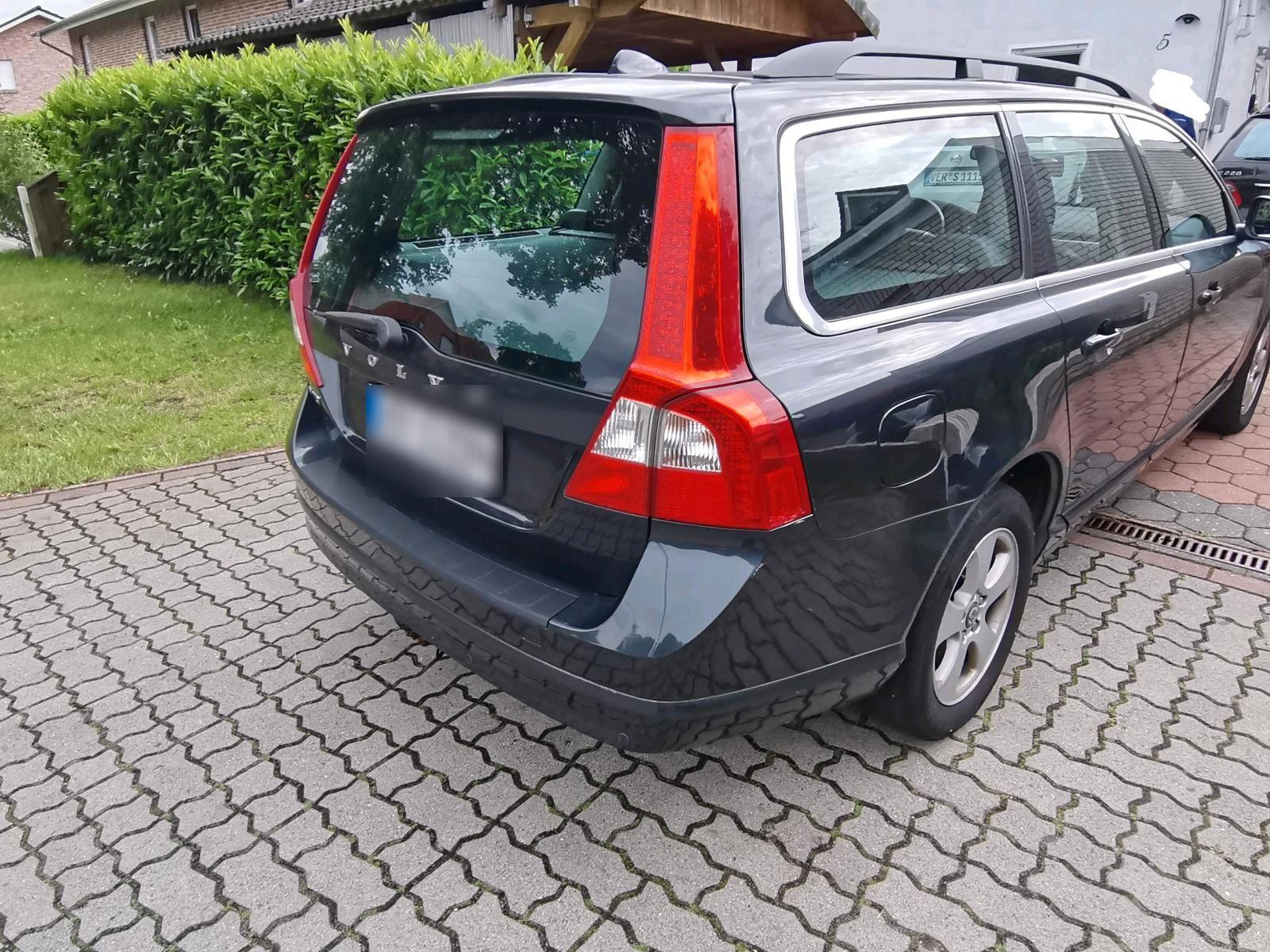 Volvo V70 2010 — interior