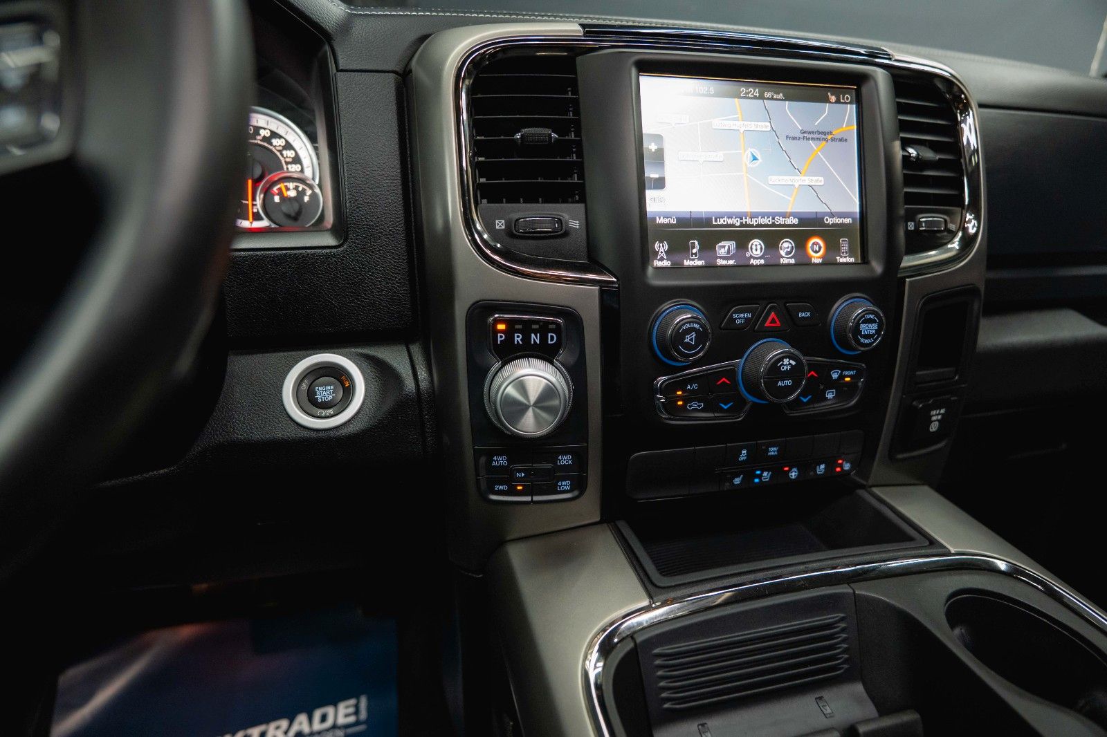 Fahrzeugabbildung Dodge RAM 5.7 V8 HEMI 4x4 Sport OFFROAD NightPaket 19%