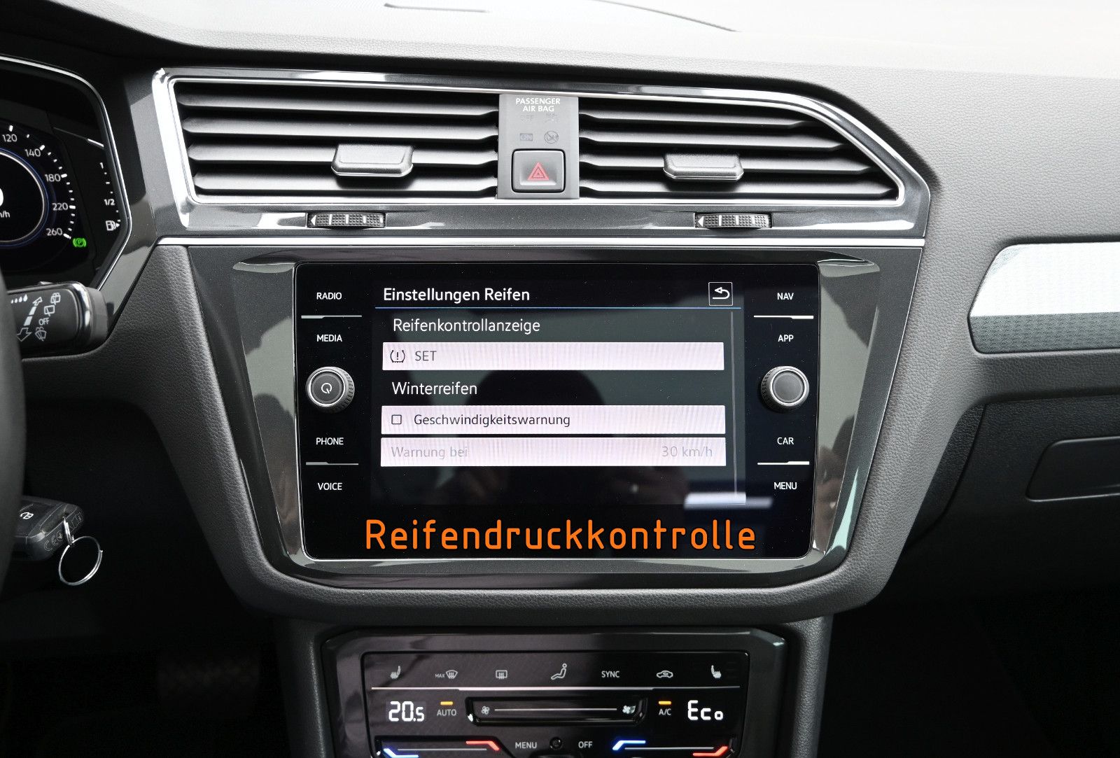 Fahrzeugabbildung Volkswagen Tiguan 1.4 eHybrid DSG Life °ACC°AHK°PANO°KAMERA