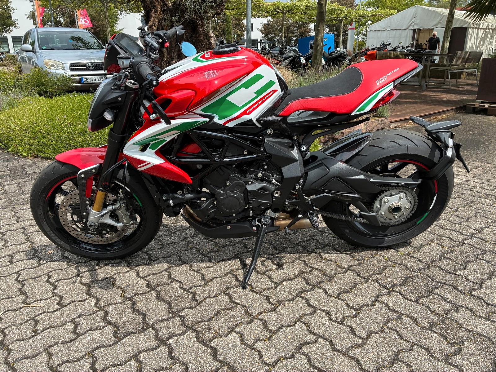 MV Agusta Dragster 800 RC - Akrapovic - erste Hand