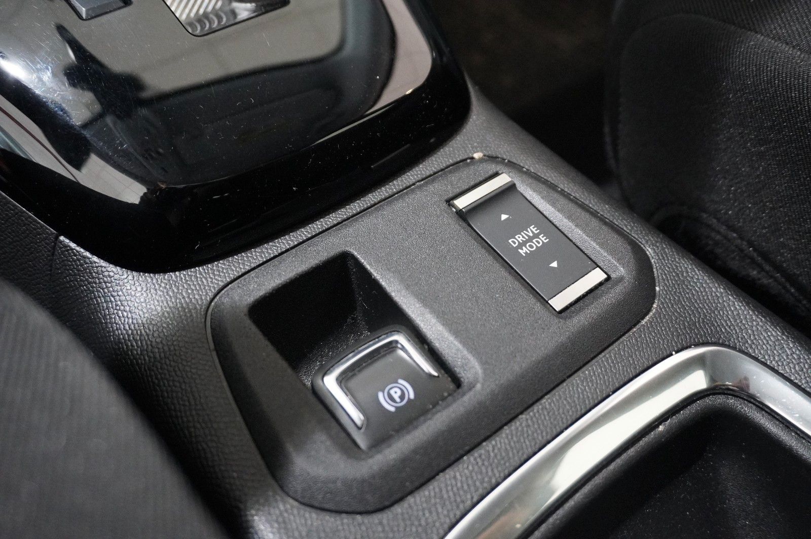 Fahrzeugabbildung Opel Corsa-e F EDITION 7KW NAVI/VIRT/TEMP/DAB/WÄRMEP.