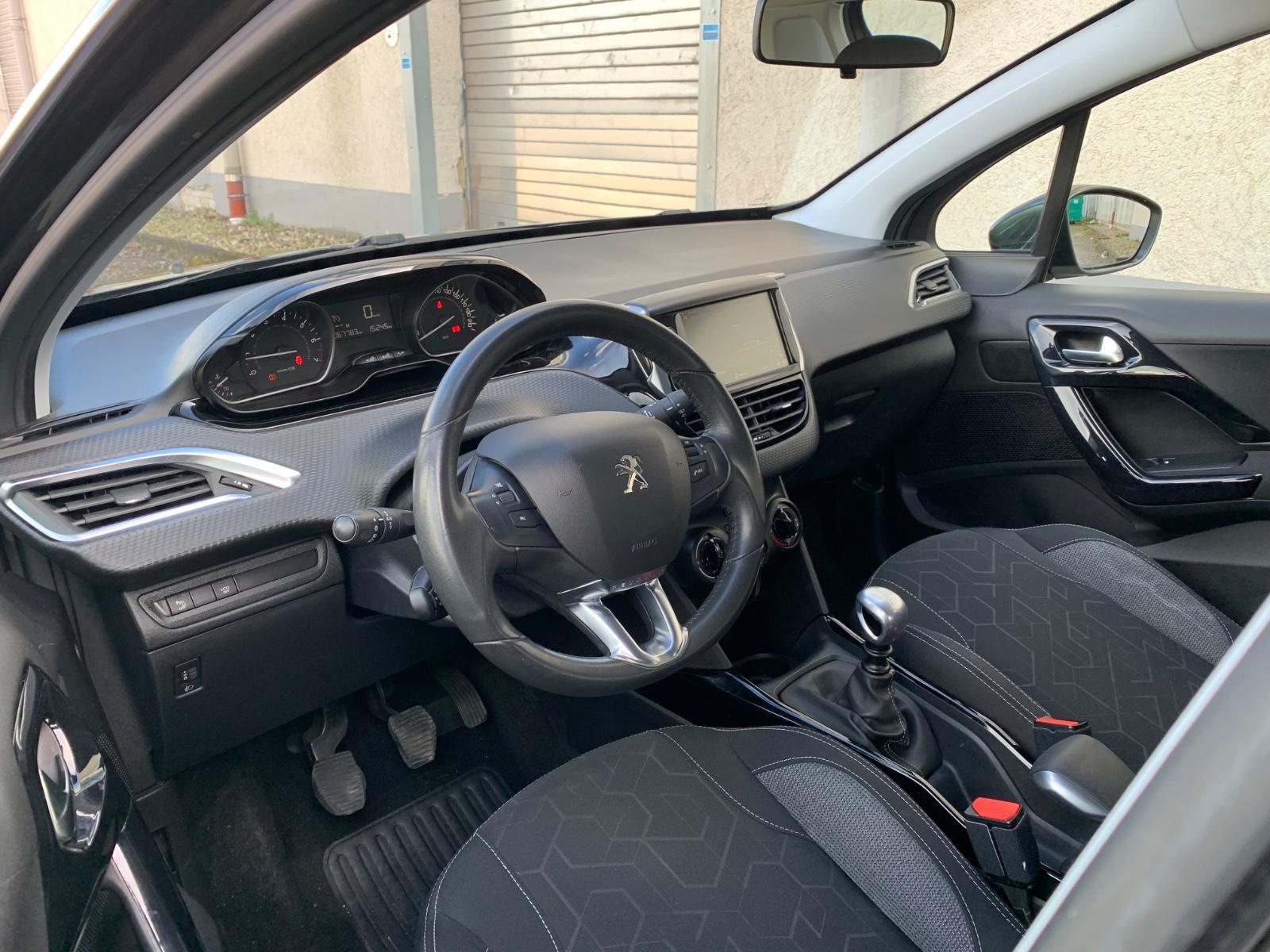Peugeot 2008 PureTech 110 Nur 66Tkm TÜV + Allwetter Neu 