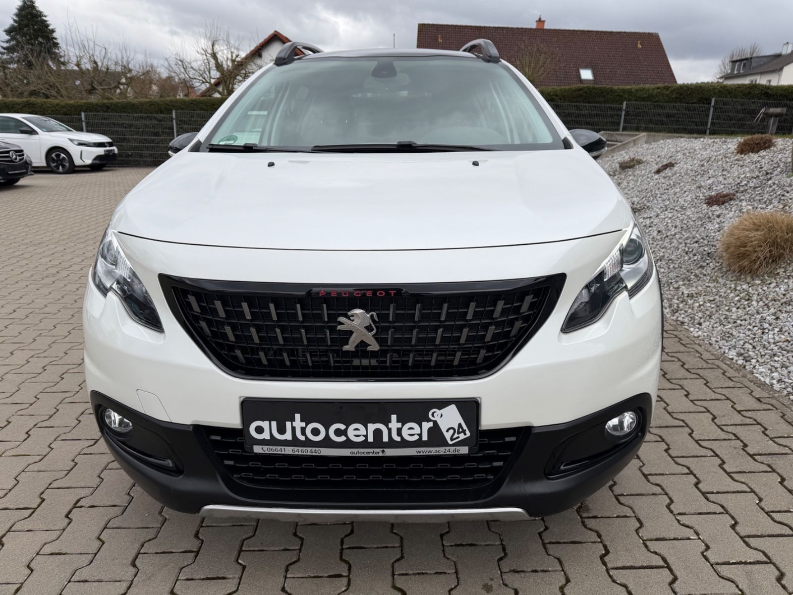 Fahrzeugabbildung Peugeot 2008 GT Line°Automatik°AHK°Pano°Kamera°Leder°