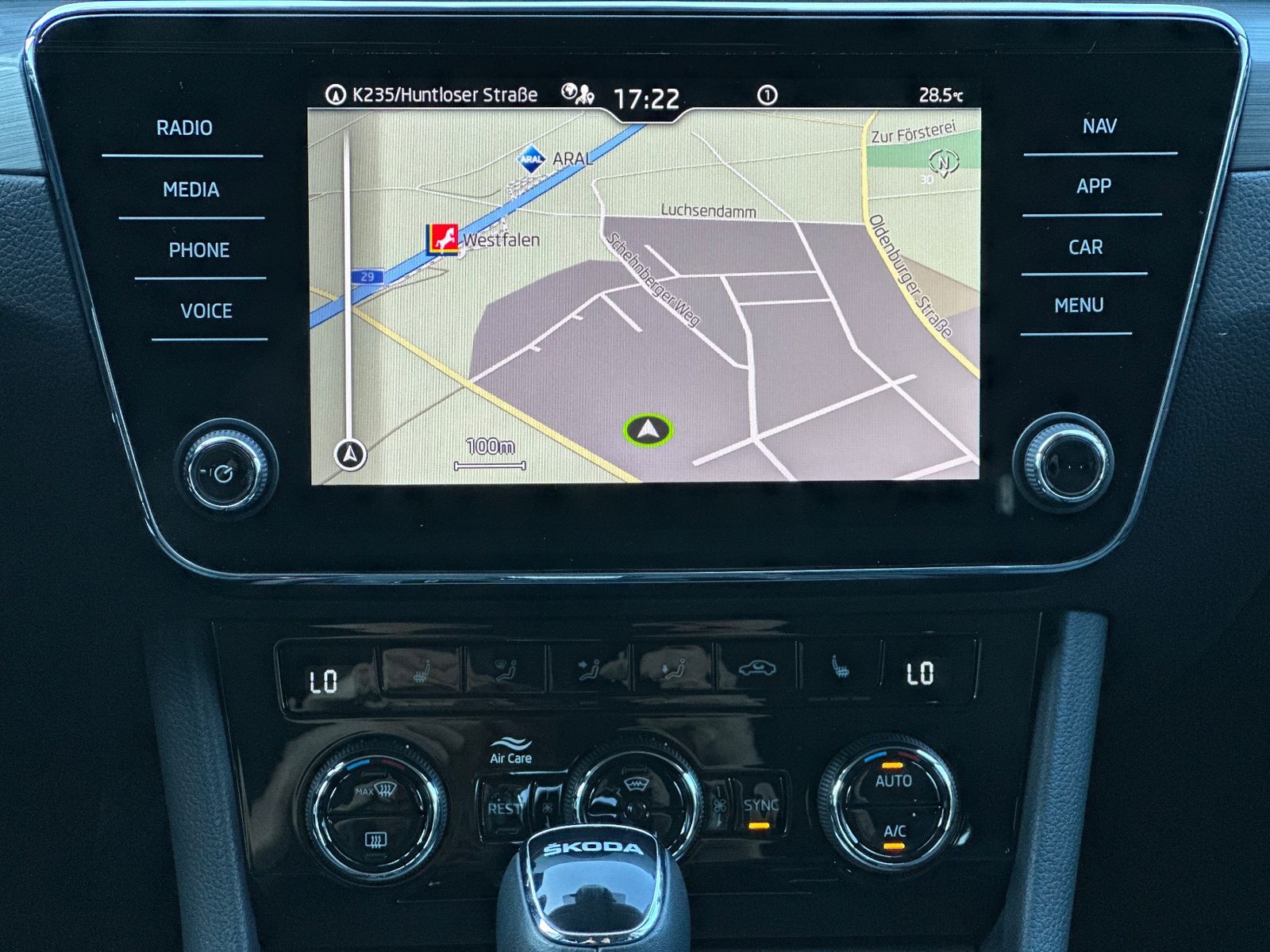 Fahrzeugabbildung SKODA Superb Combi 2.0 TDI DSG Style NAV+LED