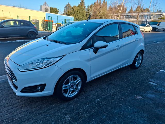 Ford Fiesta Titanium tüv NEU SCHECKHEFT