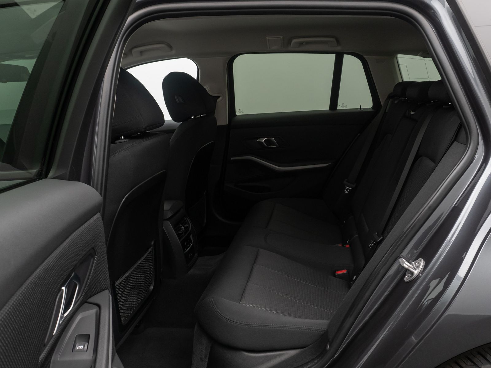 Fahrzeugabbildung BMW 318i GeschwindigReg DAB Alarm PDC LED CockpitPro