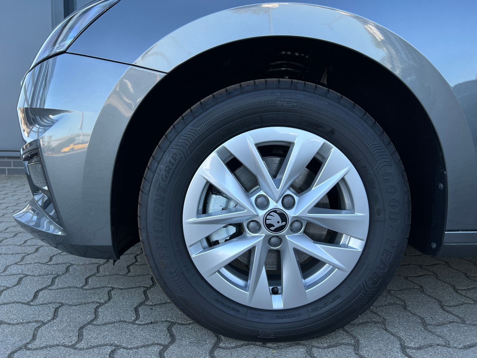 Fahrzeugabbildung SKODA Fabia Selection 1.0 TSI DSG *LED, KESSY, Rückfah