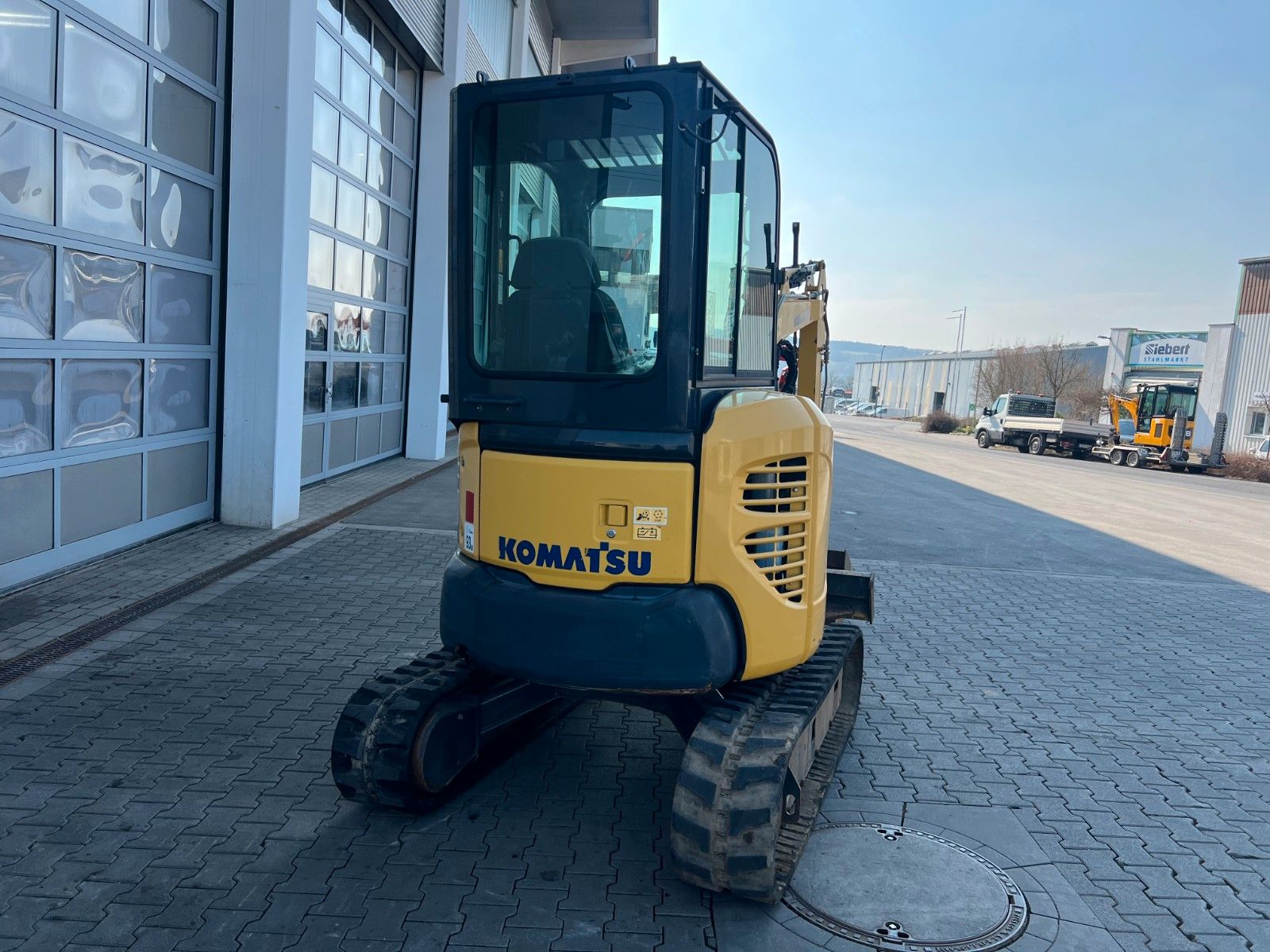 Fahrzeugabbildung Komatsu PC26MR / 2.032h / Tieflöffel 600mm/ MS03