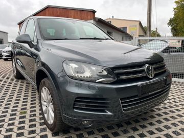 Volkswagen Touareg - 1