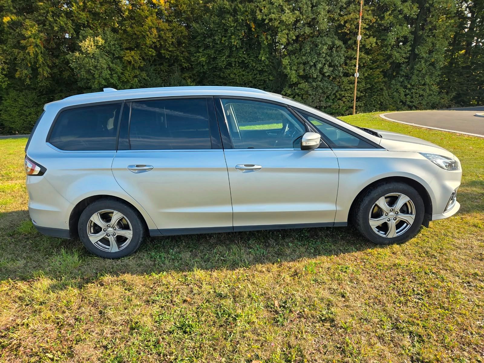 Ford Galaxy Titanium imagem 2