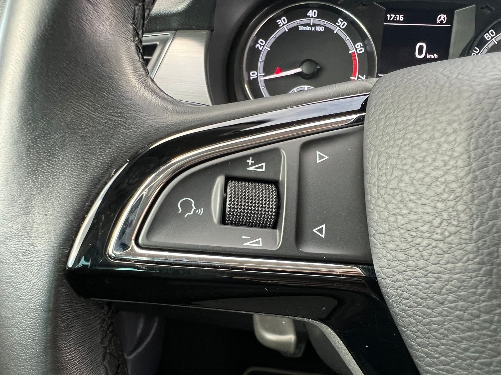 Fahrzeugabbildung SKODA Fabia III Soleil 1.0 MPI *SmartLink, Sitzhzg., 1