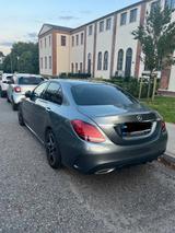 Mercedes-Benz C300 Autom. - AMG Line - Night Paket - Panorama  - Mercedes-Benz C 300 mit Benzin-Antrieb: Grau, Ambiente-Beleuchtung, Limousine