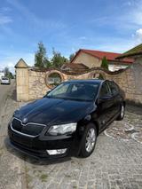 Skoda Octavia 1.6 TDI Leder Navi Voll 1 Hand  - Skoda Octavia mit Diesel-Antrieb: Limousine, 1.6