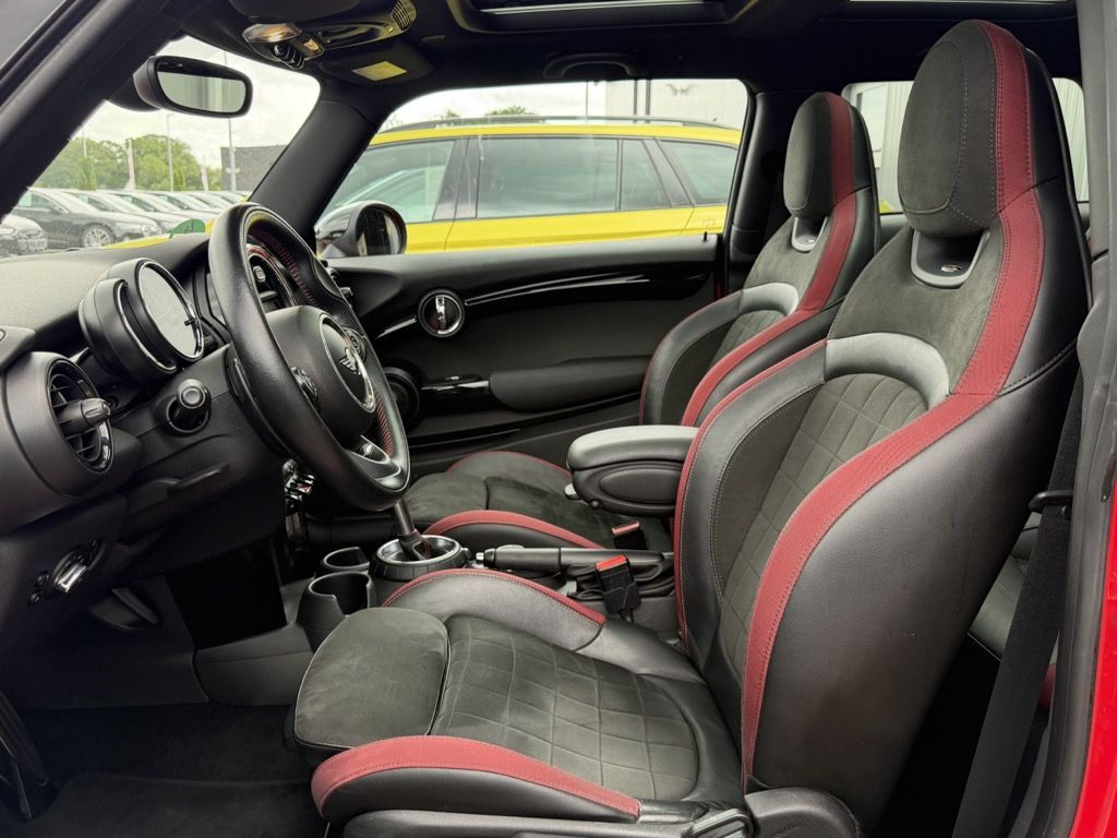Fahrzeugabbildung MINI John Cooper Works 3-Türer Sport-Aut. NAV+LED