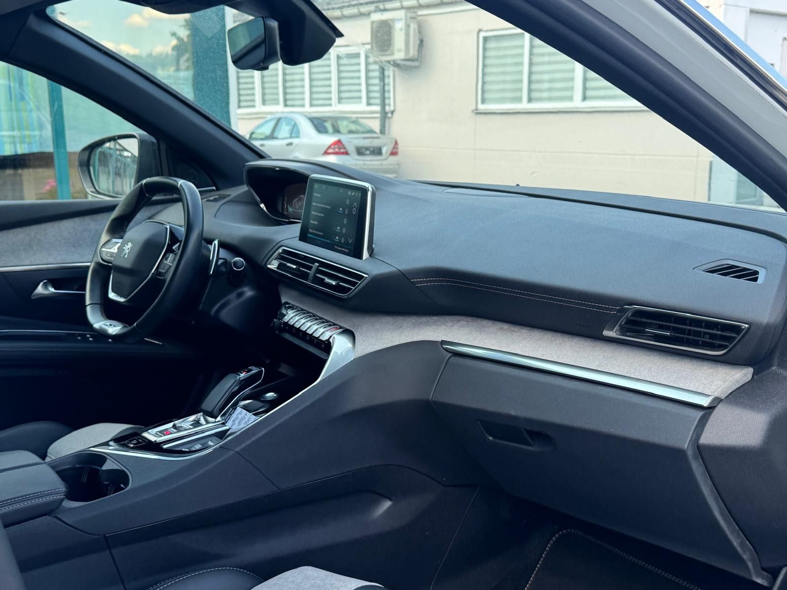 Fahrzeugabbildung Peugeot 3008 Hybrid4 300 GT LED+NAVI+KAM+SHZ+ACC+