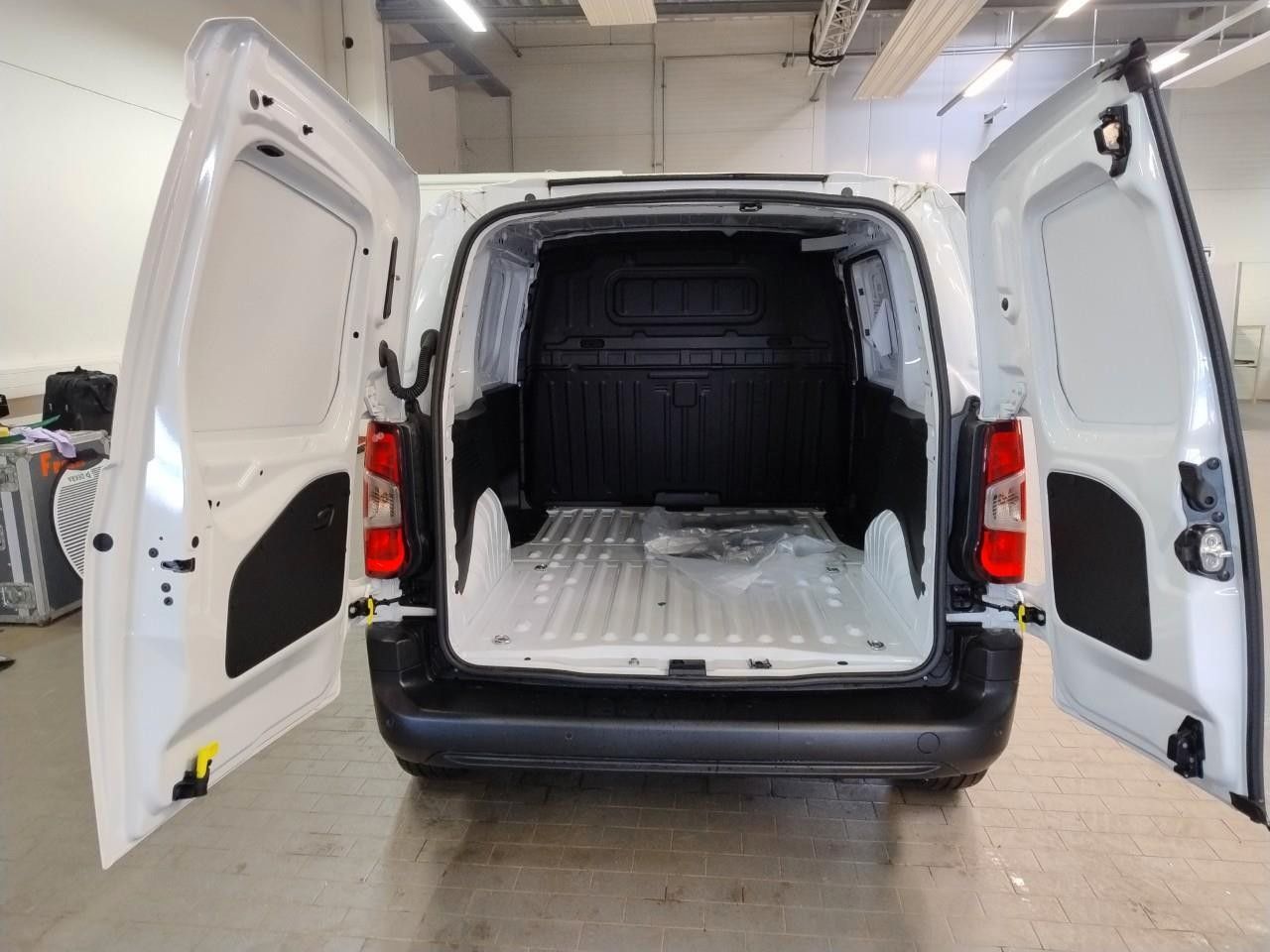 Fahrzeugabbildung Opel Combo-e Cargo 7,4KW/KLIMA/PDC/50kwh/KAMERA/NAVI