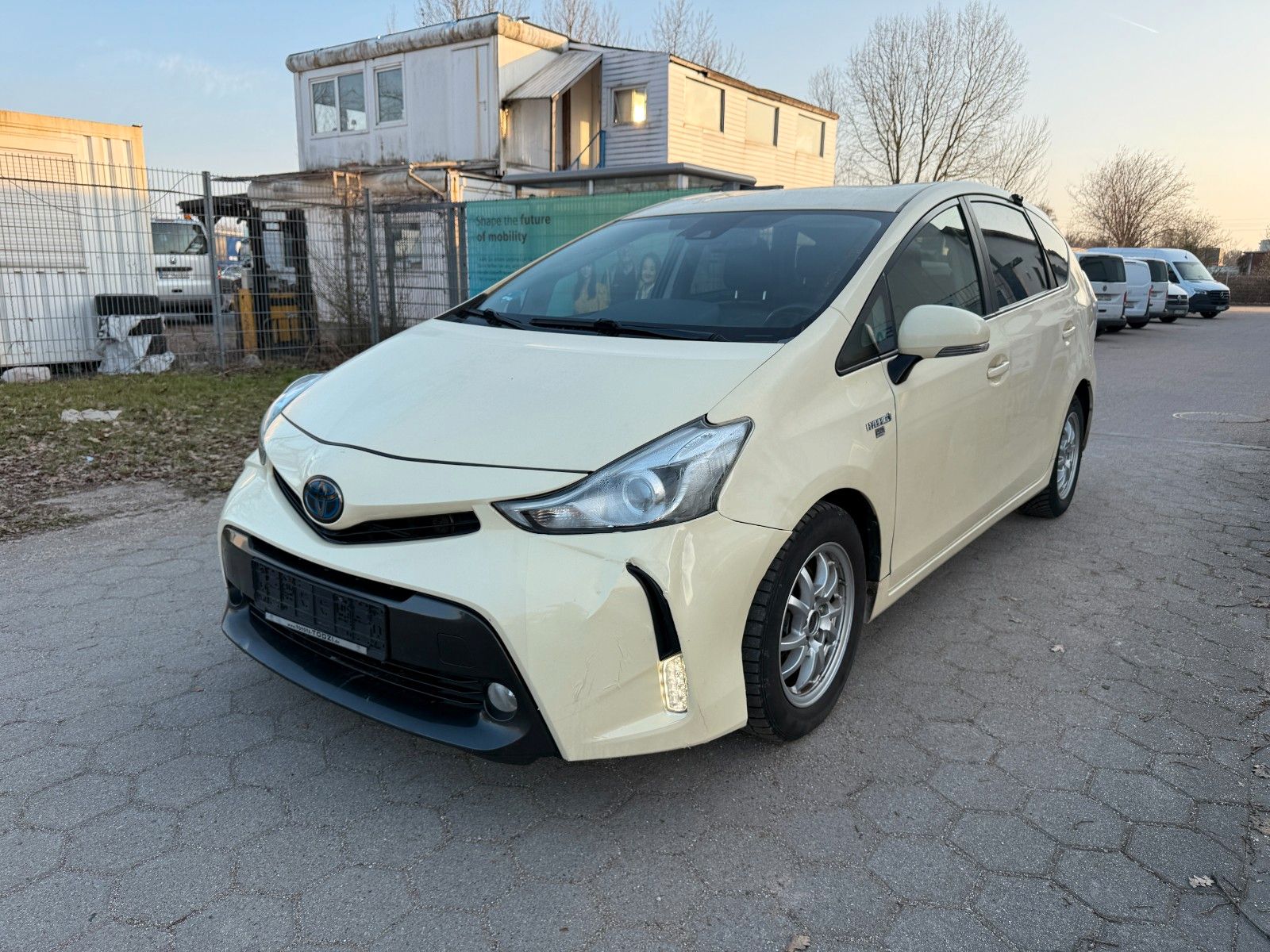 TOYOTA Prius_plus