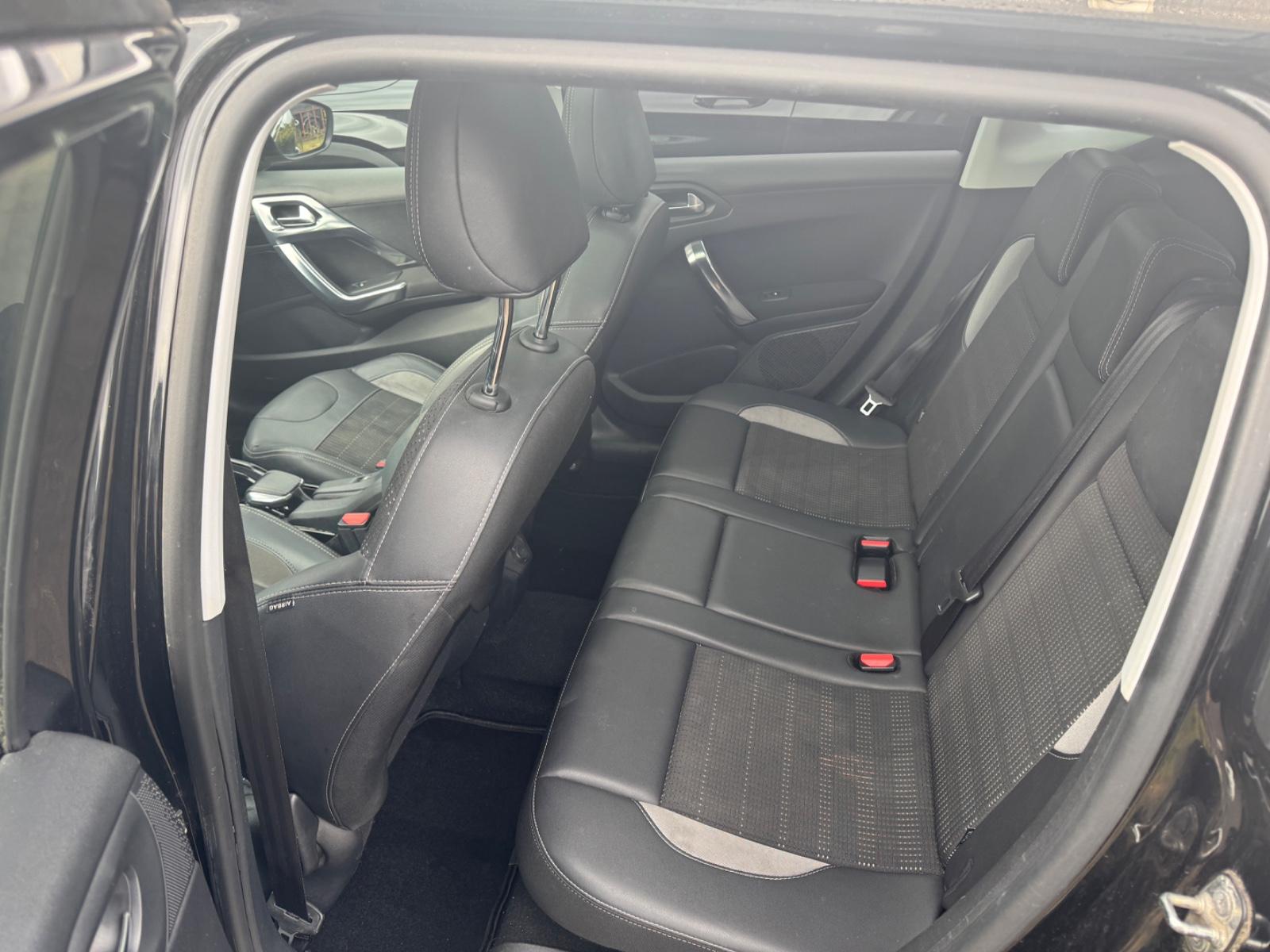 Peugeot  2008 Allure BlueHDi 120 Allure Sitzheizung-Navi