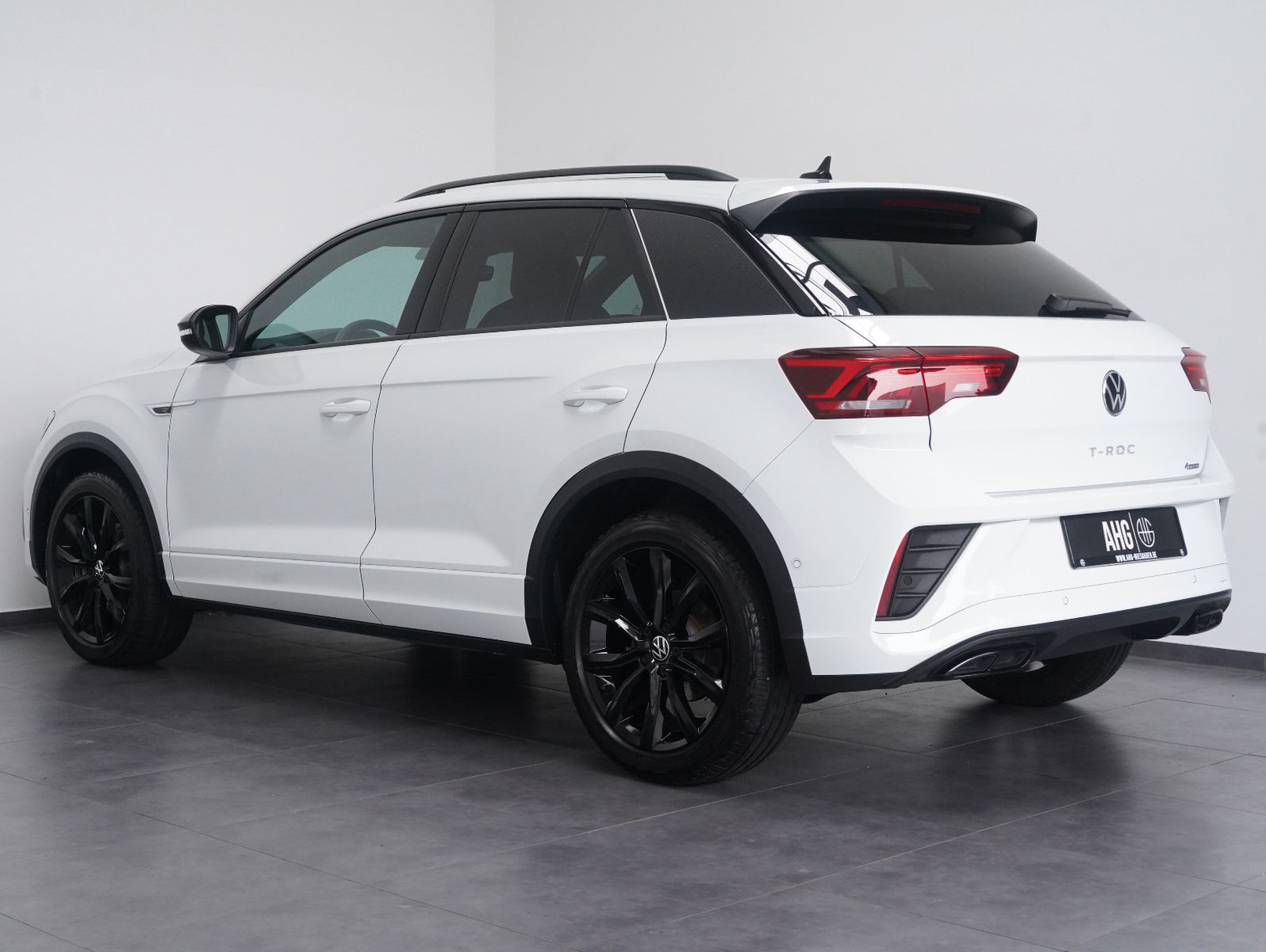 Fahrzeugabbildung Volkswagen T-Roc 2.0 TSI DSG 4Motion R-Line BLACKSTYLE PANO