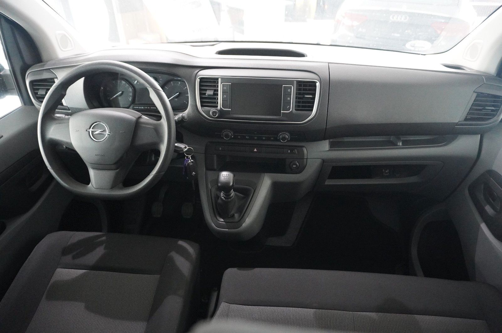 Fahrzeugabbildung Opel Vivaro C Kombi 2.0D "L" 9-SITZER NAVI/TEMP./DAB+