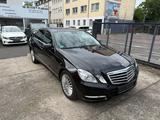 Mercedes-Benz E-Klasse E 220 CDI Avantgarde BlueEfficiency 7G - Mercedes-Benz E 220 aus 2012 mit Diesel-Antrieb: Limousine