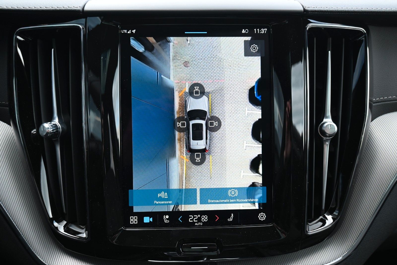 Fahrzeugabbildung Volvo XC60 B5B AWD Ultra Dark*360°*H/K*AHK*HUD*ACC