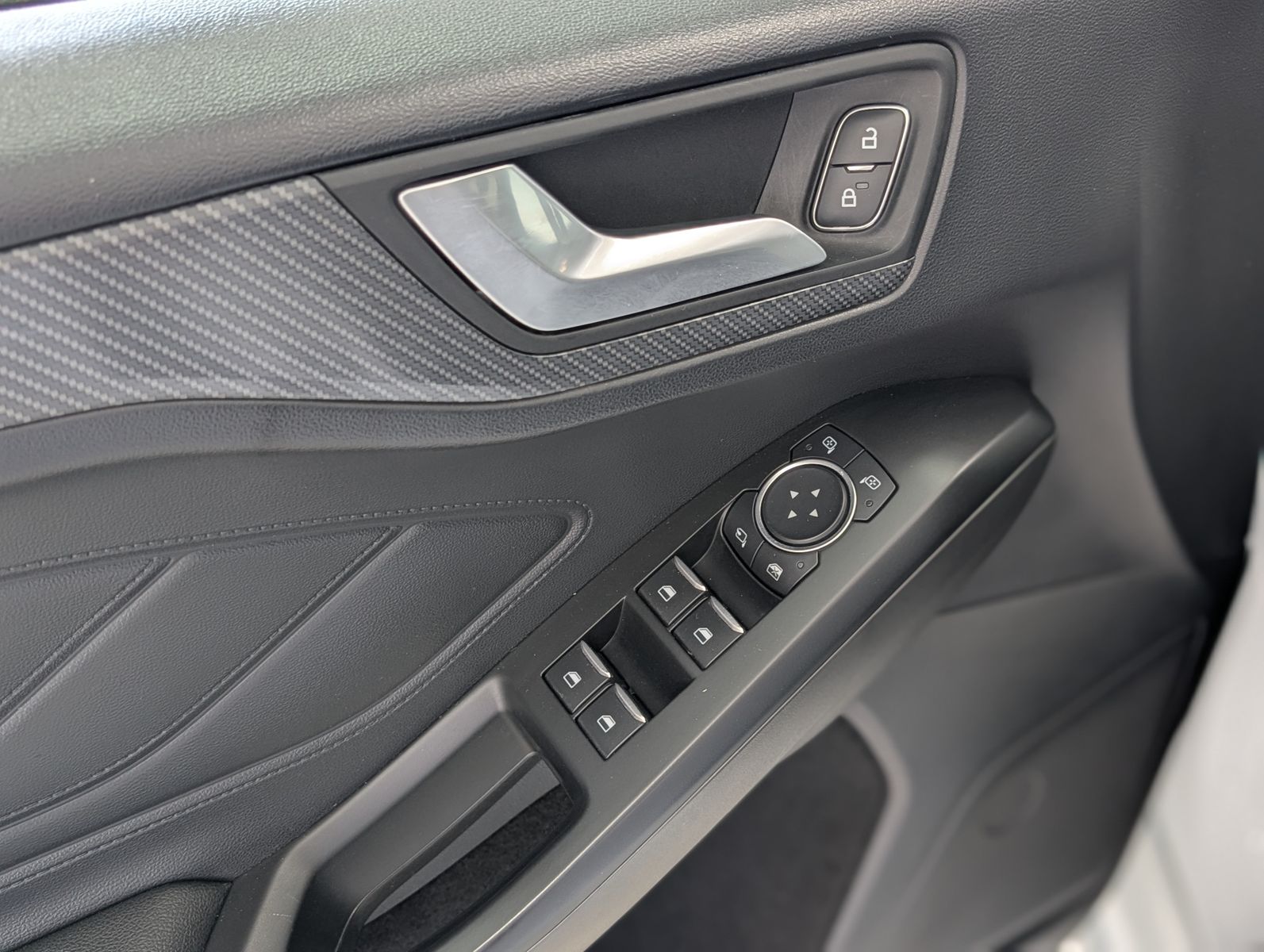 Fahrzeugabbildung Ford Focus ST-Line X LED AHK TEMP LHZ SHZ CAM APPLINK