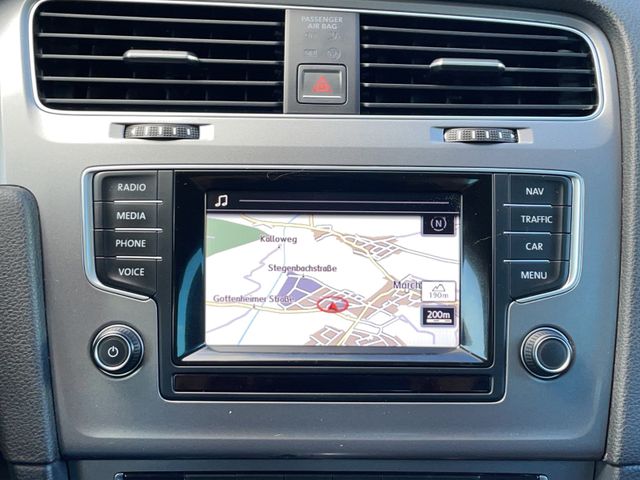 Volkswagen Golf VII Lim. 1.6 TDI DSG*NAVI*PARKPILOT*SHZ*
