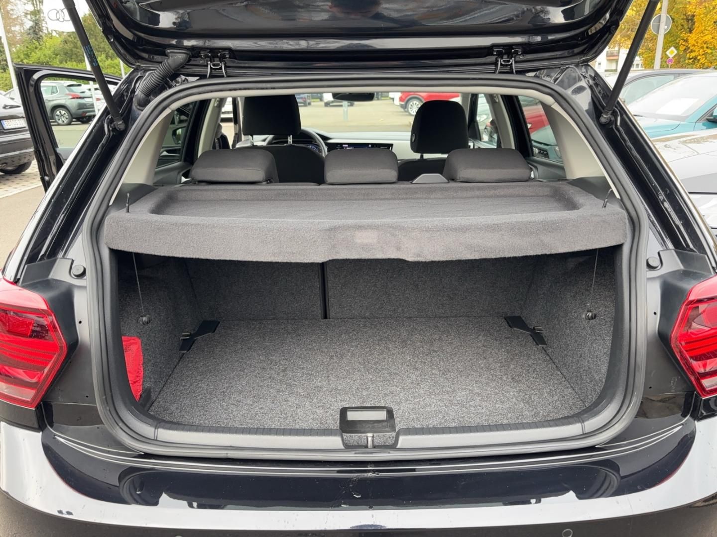 Fahrzeugabbildung Volkswagen Polo Comfortline ,DSG,Keyless,GJR,Klima,Navi,uvm
